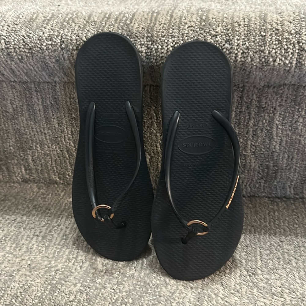 Havaianas Women's Black Rose Gold Size 6 Rounded Heel flip flop Sandal